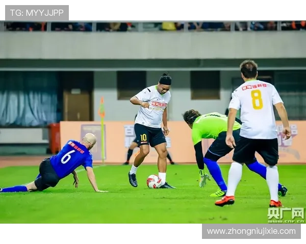 鹏飞四海足球场上的明星传奇与荣耀之路